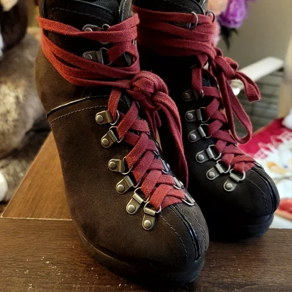 KEAVA  BY XHILARATION LADIES COMBAT FAUX SUEDE HEELS W/LEATHER CUFF/CRAMBERRY - Picture 11 of 11